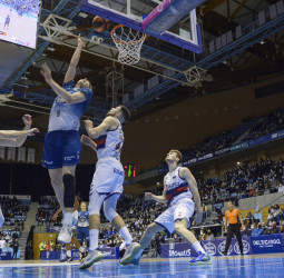 Henry Ellenson justifica contra Baskonia el gusto de Moncho Fernández por los cuatros y medio