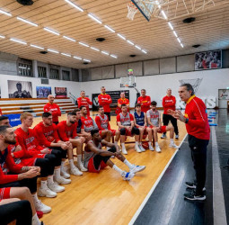 España ya prepara en Bolonia los partidos ante Italia y Países Bajos