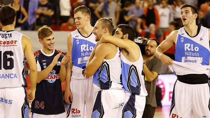 Rio Natura Monbus Obradoiro se estrena en Manresa tras una prórroga (78-82)