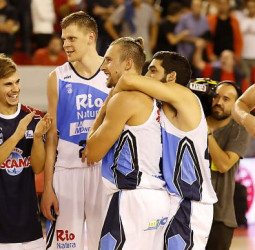 Rio Natura Monbus Obradoiro se estrena en Manresa tras una prórroga (78-82)