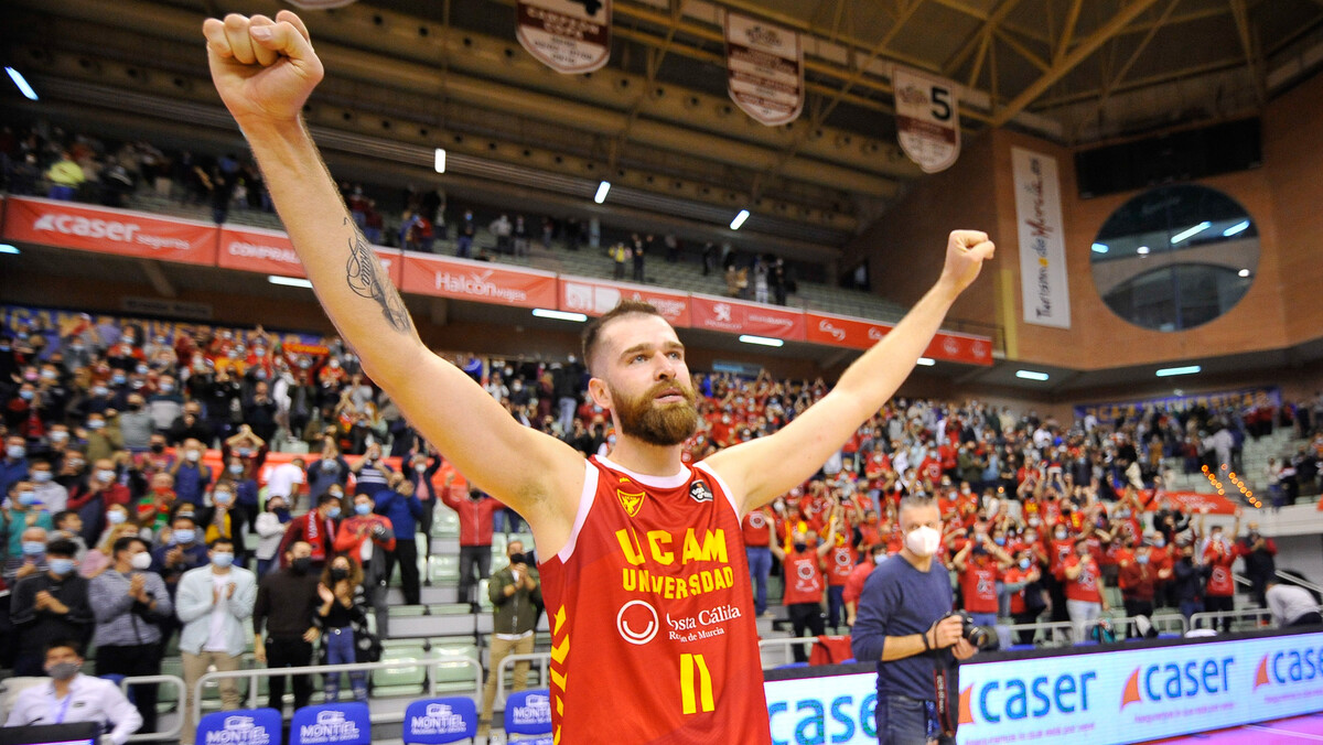 UCAM Murcia supera la portentosa actuación de Moneke (71-67)