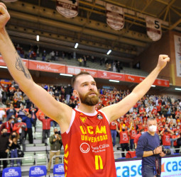 UCAM Murcia supera la portentosa actuación de Moneke (71-67)