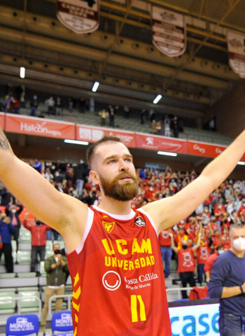 UCAM Murcia supera la portentosa actuación de Moneke (71-67)