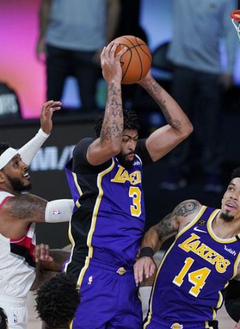LeBron James y Davis ponen por delante a sus Lakers (116-108) [2-1]