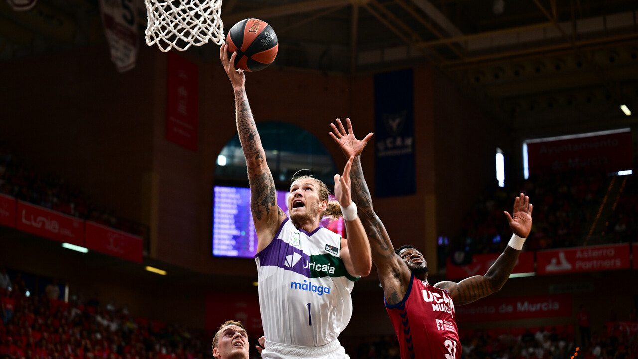 El Unicaja reacciona, 66-74 [1-2]