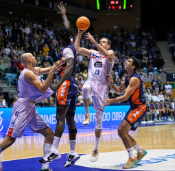 Jake Stephens se reivindica en una gran victoria coral de Monbus Obradoiro (95-89)