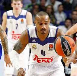 El Madrid ganó al Efes y ya piensa en el playoff ante Darussafaka (97-80)