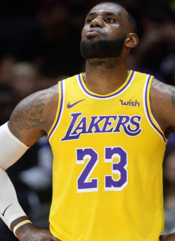 LeBron James podría perderse los playoffs 14 años después
