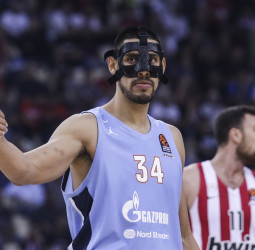 Zenit se apunta su primera victoria de su historia en la EuroLeague (68-77)