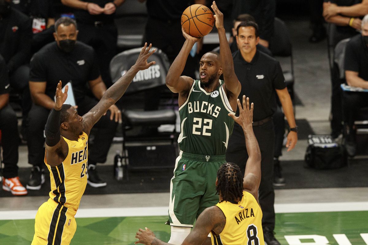Milwaukee consigue la victoria en la prórroga gracias a una canasta final de Middleton (107-109) [1-0]