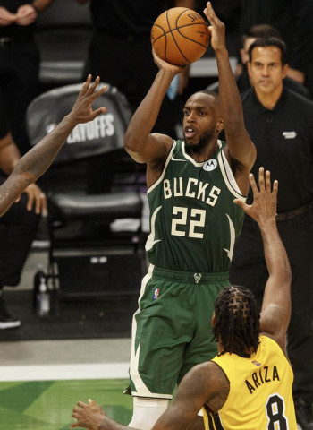 Milwaukee consigue la victoria en la prórroga gracias a una canasta final de Middleton (107-109) [1-0]