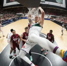 Unicaja resiste el ímpetu murciano y vuelve a la final tras 9 años (74-79)