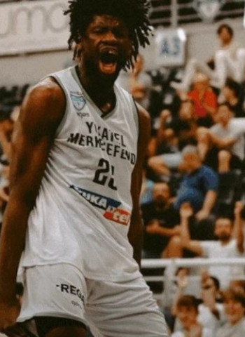 El Anadolu Efes refuerza su juego interior con Daniel Oturu