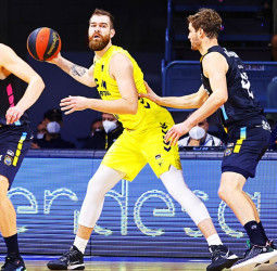 El Lenovo Tenerife se agiganta ante el UCAM Murcia (87-71)