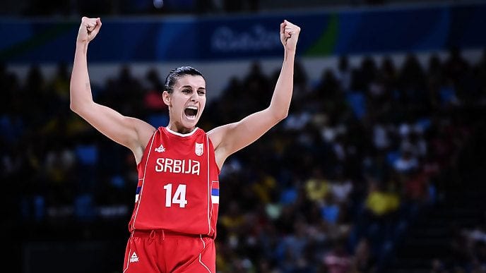 Serbia se lleva el bronce femenino (63-70)