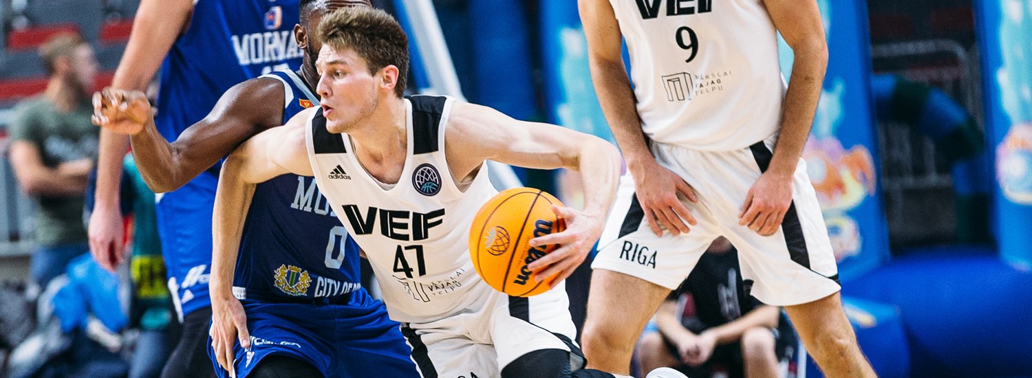 El Baskonia contempla la posibilidad de recuperar a Arturs Kurucs