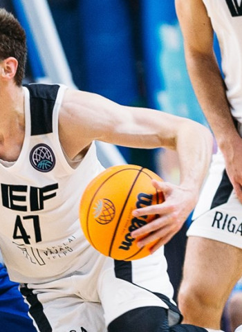 El Baskonia contempla la posibilidad de recuperar a Arturs Kurucs