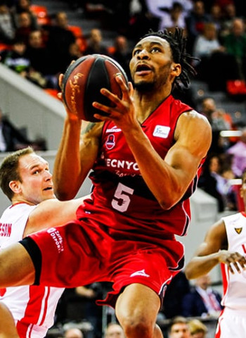 Tecnyconta Zaragoza regala a la ‘marea roja’ una victoria frente a UCAM Murcia (88-68)