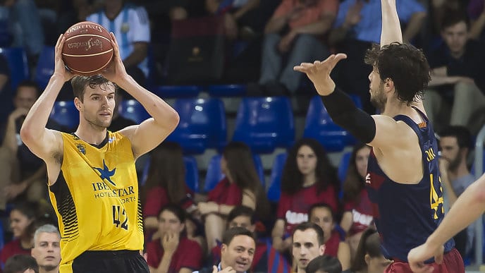 El Iberostar Tenerife aleja al Barcelona Lassa de la cabeza de serie (65-73)