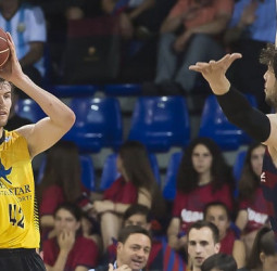 El Iberostar Tenerife aleja al Barcelona Lassa de la cabeza de serie (65-73)