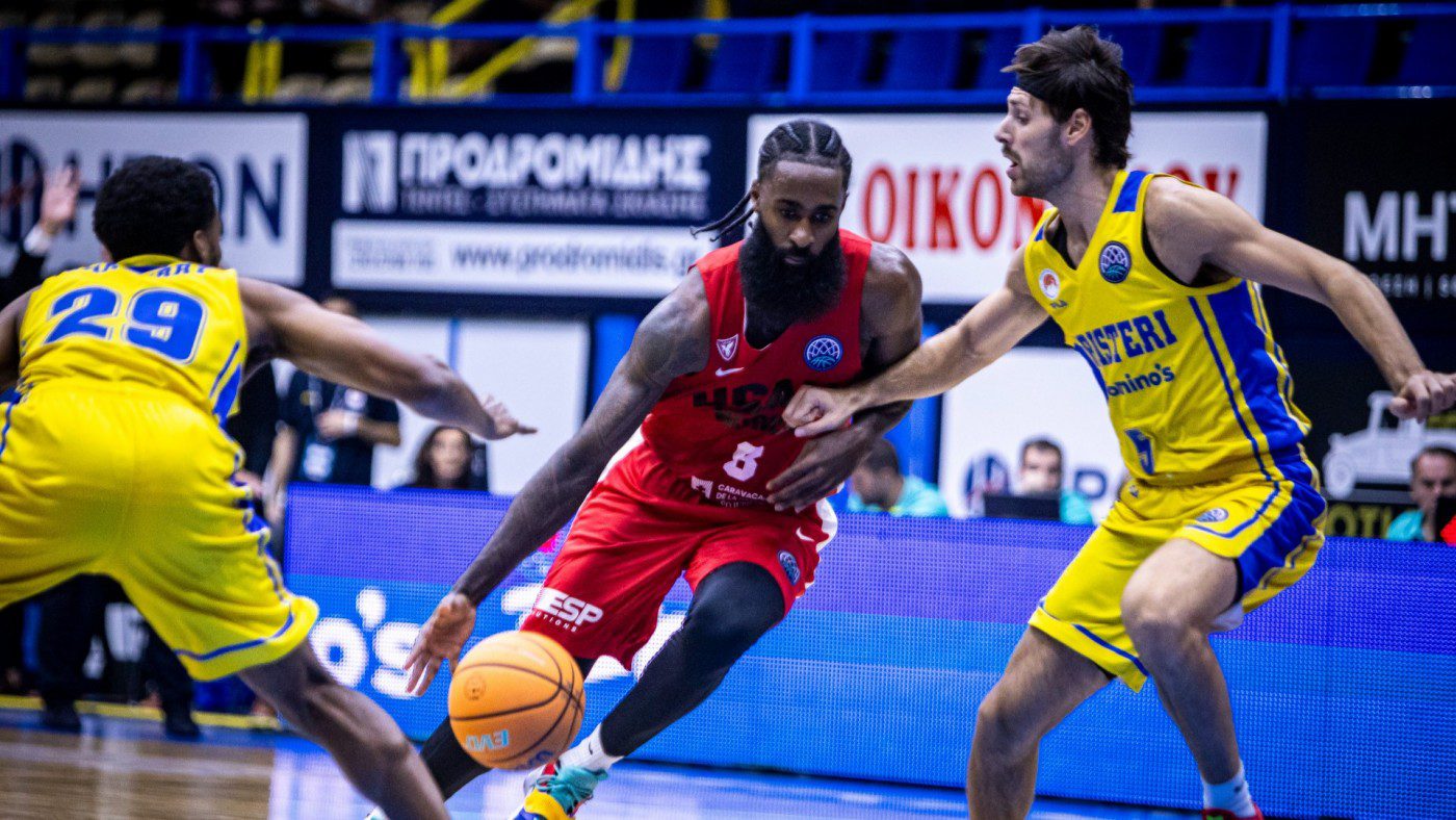 Murcia se estrena en la BCL a costa del Peristeri, 76-81