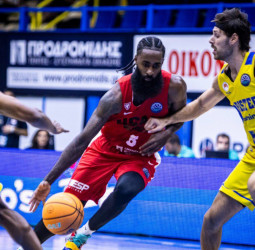 Murcia se estrena en la BCL a costa del Peristeri, 76-81