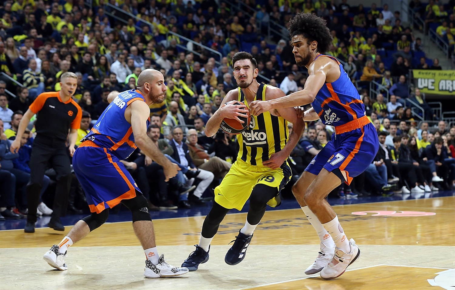 Nando de Colo podría abandonar el Fenerbahce