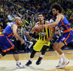 Nando de Colo podría abandonar el Fenerbahce