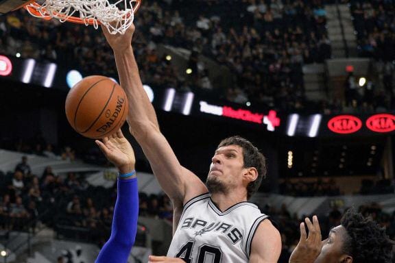 Los Spurs hacen a Marjanovic agente libre restringido