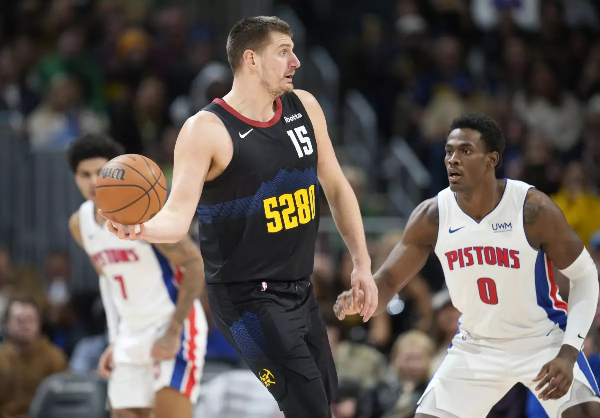 Murray anota, Jokic asiste, para superar a los Pistons