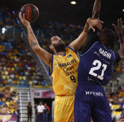 El Gran Canaria gana solidez a costa del Andorra (80-67)