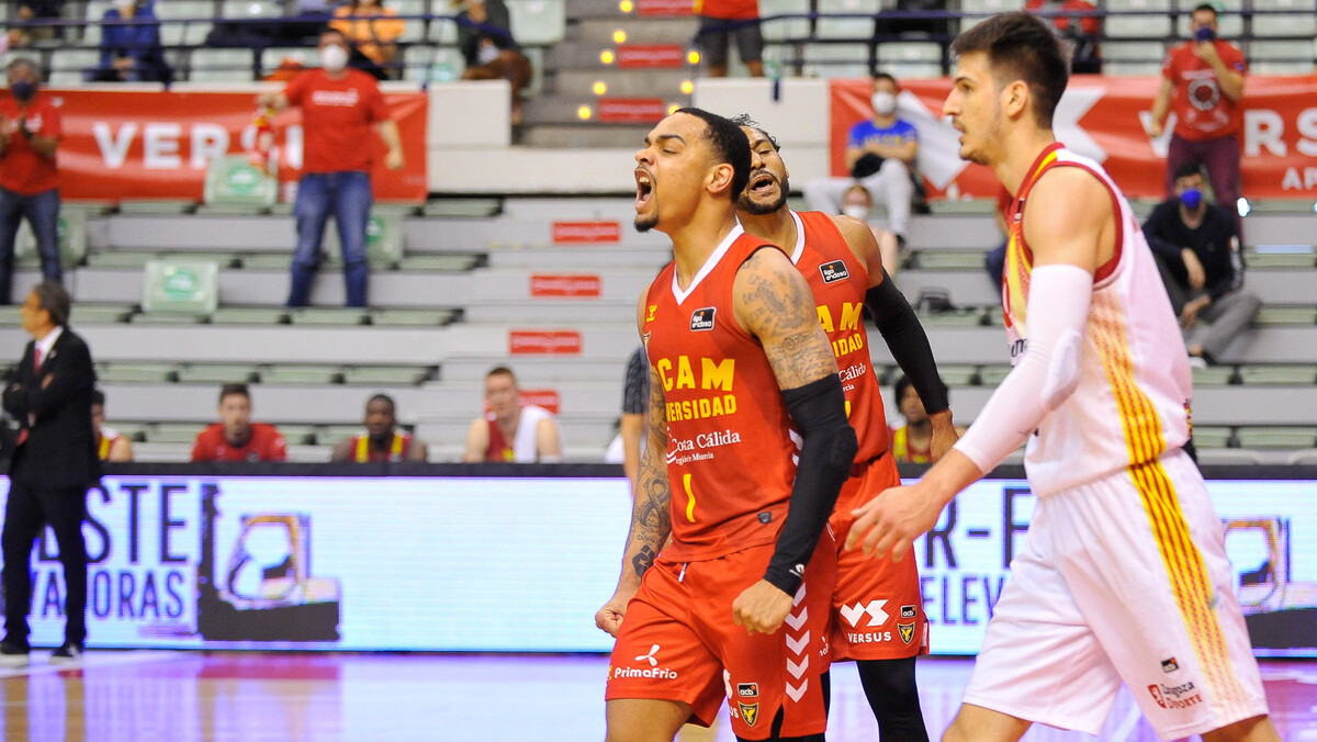 UCAM Murcia convierte en una fiesta la vuelta de público al Palacio (91-68)