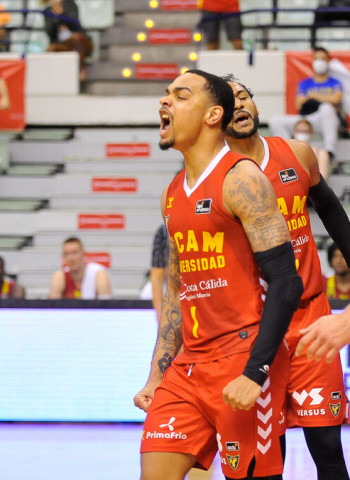 UCAM Murcia convierte en una fiesta la vuelta de público al Palacio (91-68)