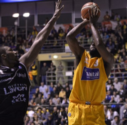 El Olympiacos se interesa por DJ White