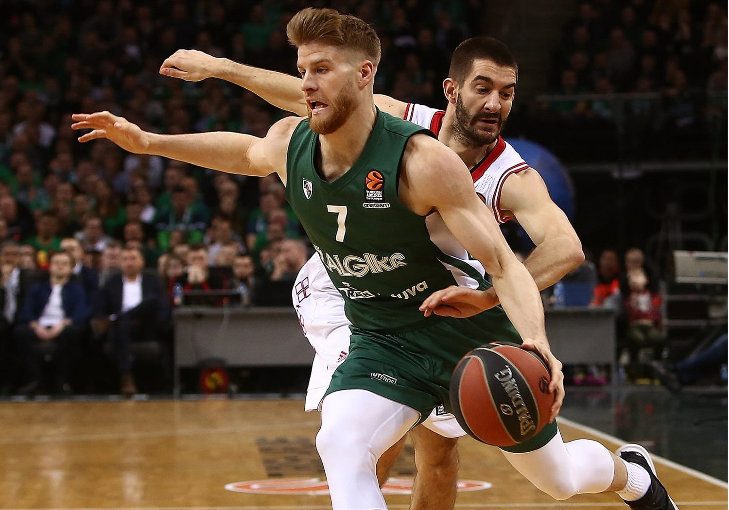 Zalgiris mantiene vivas sus opciones de playoffs tras ganar al Bayern (85-79)