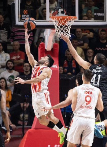 Se instaura la facumanía en Belgrado, 94-75