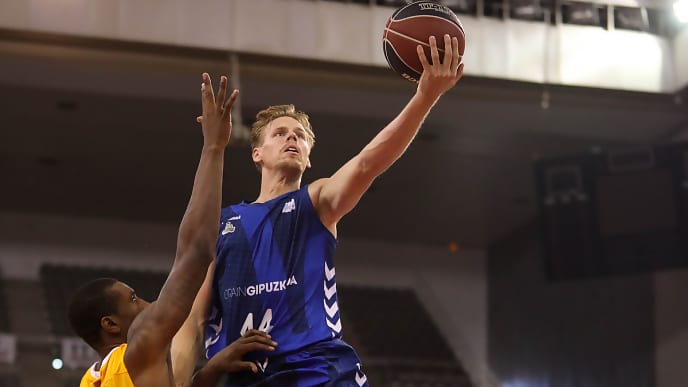 Gipuzkoa Basket tira de carácter y remonta ante UCAM (92-86)
