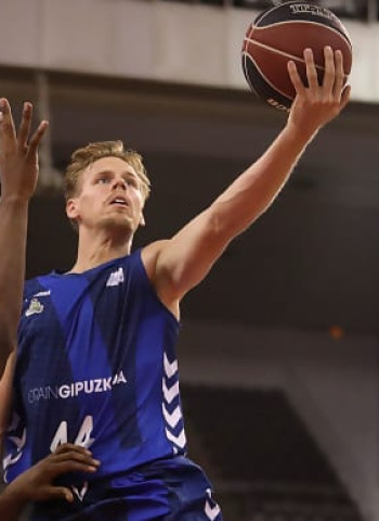 Gipuzkoa Basket tira de carácter y remonta ante UCAM (92-86)