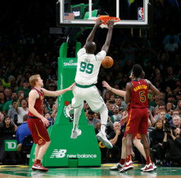 Tacko Fall firma con los Boston Celtics en formato two-way