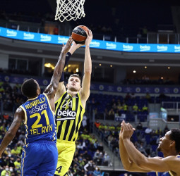 El Fenerbahce frena la remontada del Maccabi (90-79)