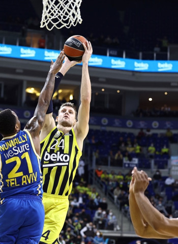 El Fenerbahce frena la remontada del Maccabi (90-79)