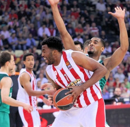 Olympiacos logra igualar la serie antes de partir a Kaunas (79-68)