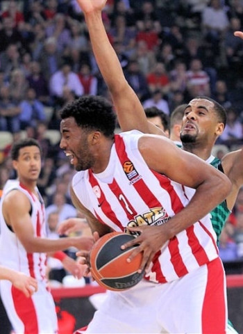 Olympiacos logra igualar la serie antes de partir a Kaunas (79-68)