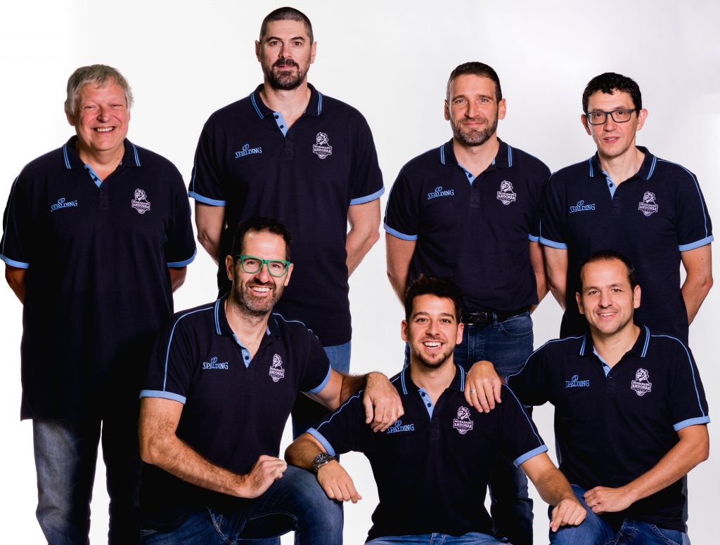 El cuerpo técnico continúa al completo