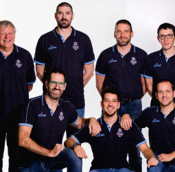 El cuerpo técnico continúa al completo