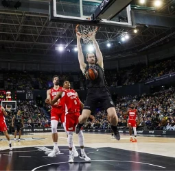 Surne Bilbao logra una victoria apretada frente al Bàsquet Girona, 80-74
