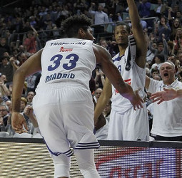 Trey Thompkins sufre una contusión articular en la cadera derecha