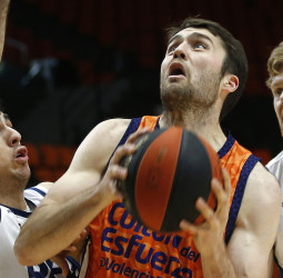 Regreso a la Fonteta del Valencia Basket con triunfo ante Baxi Manresa (112-82)
