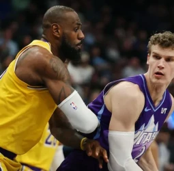 Lauri Markkanen impulsa la victoria de los Jazz sobre los Lakers, 131-119