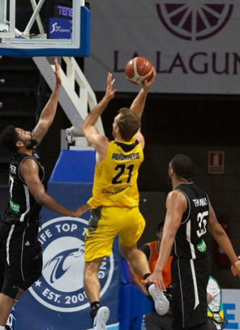El Iberostar Tenerife se clasifica para la Final a Cuatro de la Liga de Campeones (81-64)